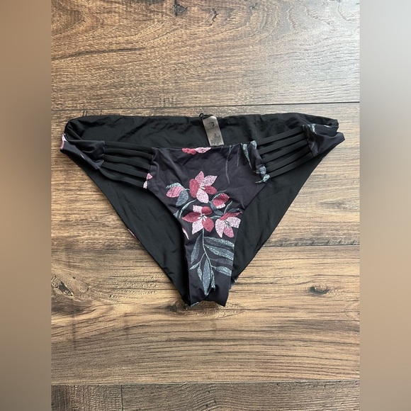 Women's Clothing Bundle: 10 Summer Items
Dress,Blouse,Tank Top,Crop Top,Size M - Picture 9 of 10